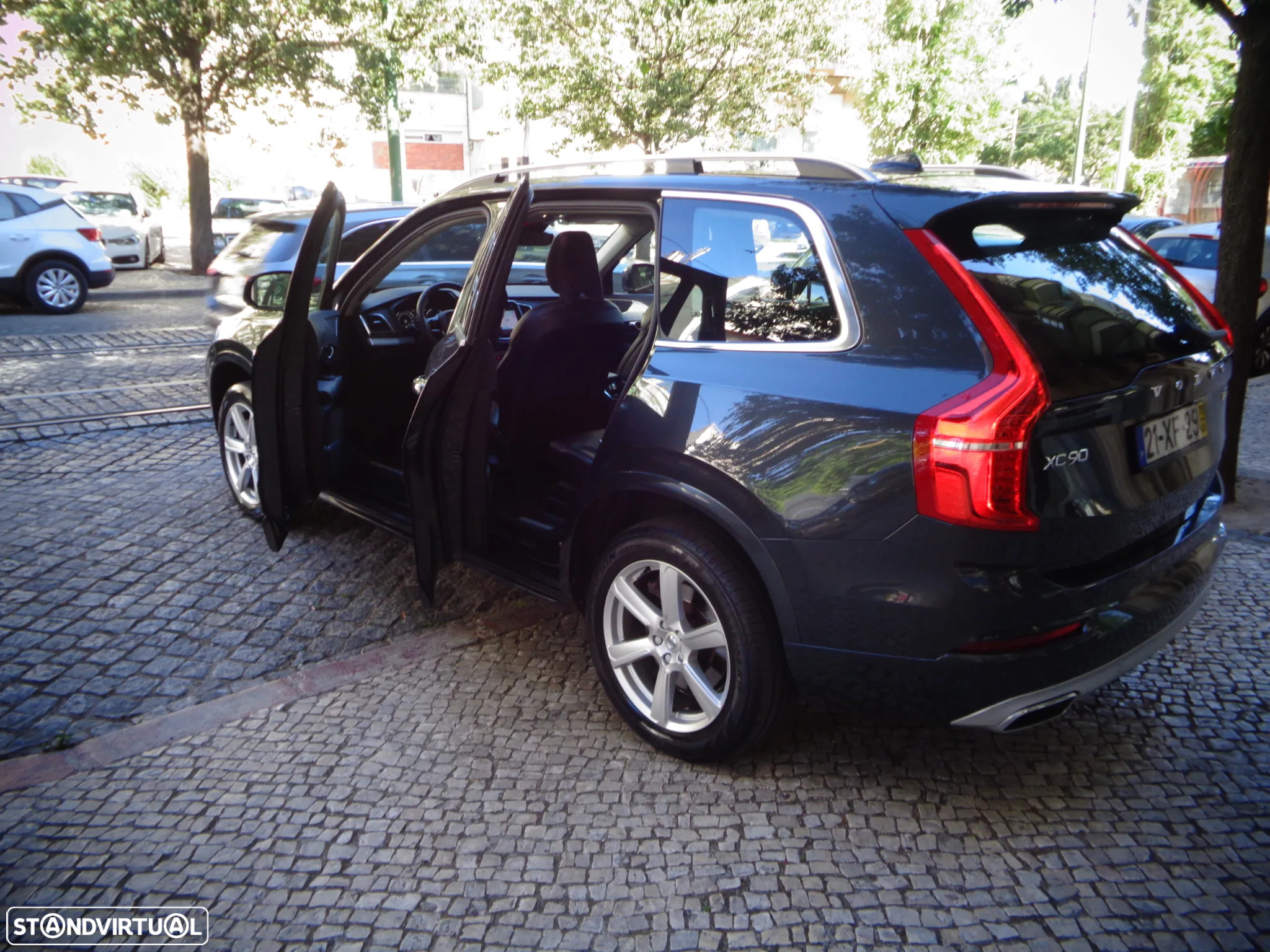 Volvo XC 90 2.0 T8 PHEV Momentum Plus AWD - 38