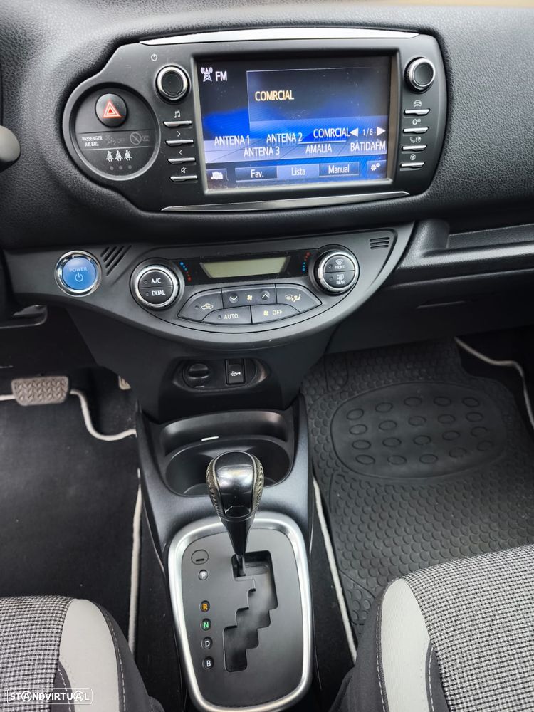 Toyota Yaris 1.5 HSD 20 Anos - 11