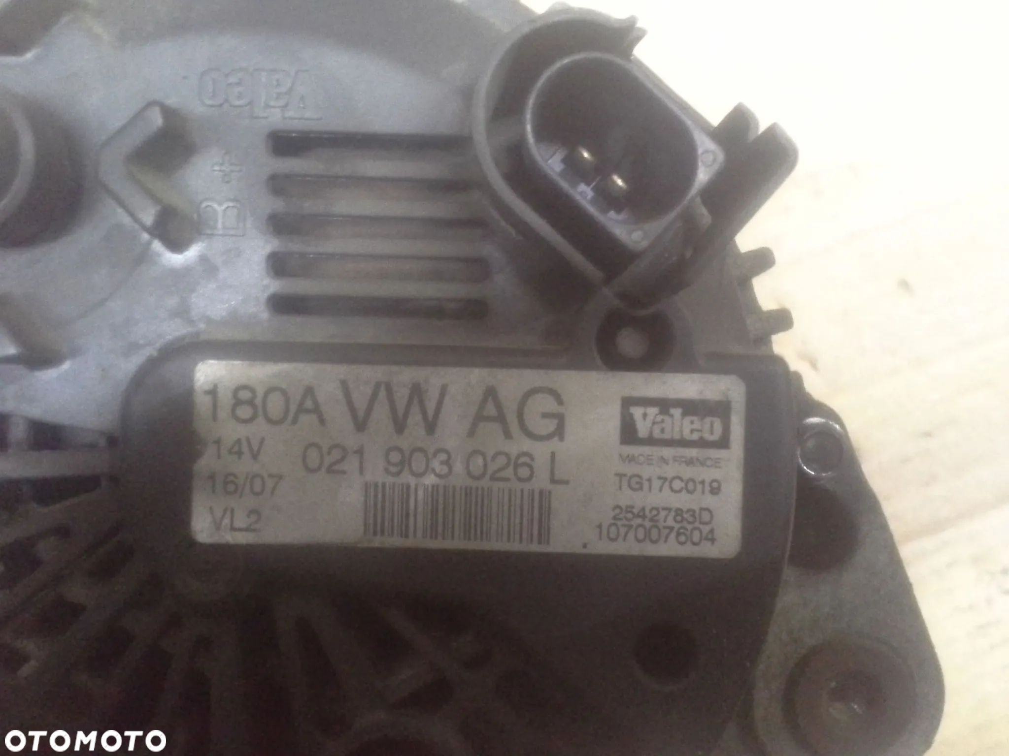 Volkswagen Passat B6 1.9 TDi alternator Valeo 180 Amper 021903026L  TG17C019 2542783C - 19