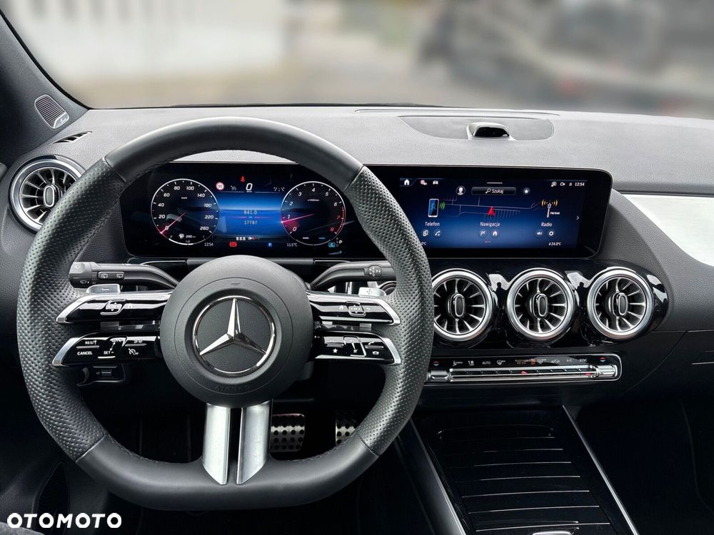 Mercedes-Benz GLA - 12