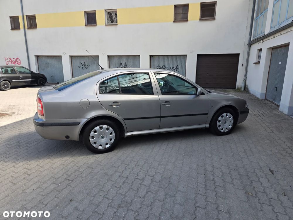 Skoda Octavia 1.6 Elegance - 7