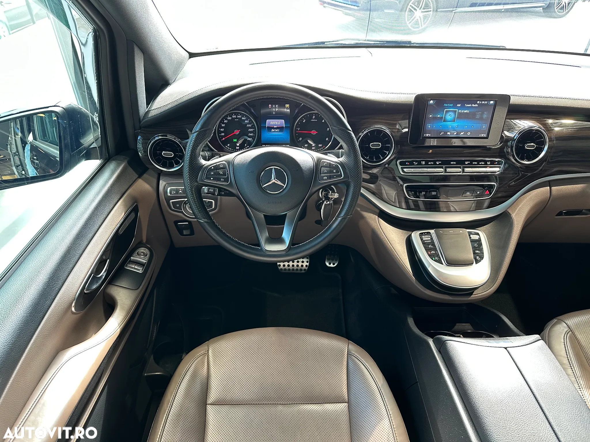 Mercedes-Benz V 300 d lang 4Matic 9G-TRONIC Exclusive Edition - 13