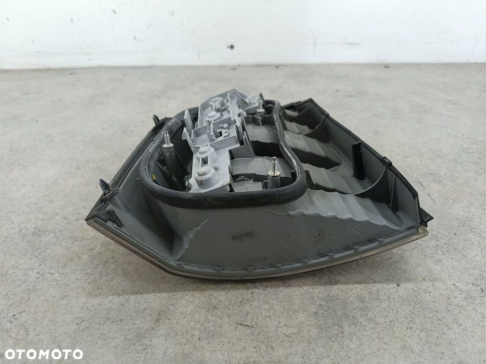 LAMPA TYLNA PRAWA OPEL VECTRA C FL 13131002 HATCHBACK - 6