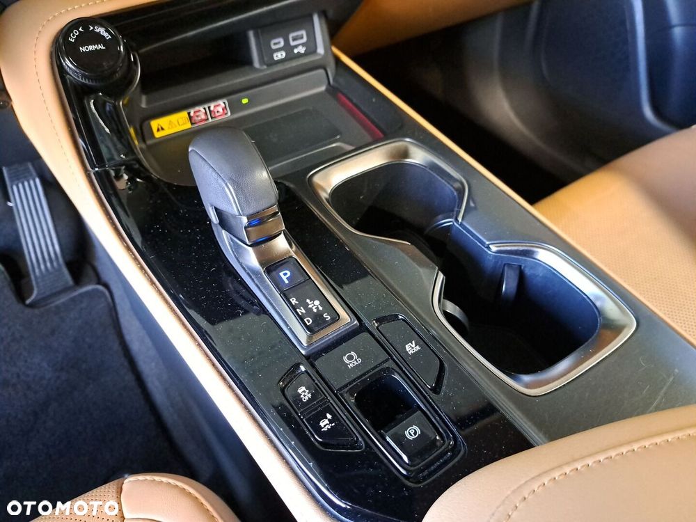 Lexus NX 350h Omotenashi AWD - 28