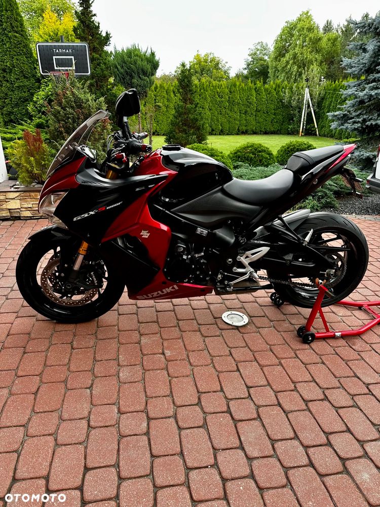 Suzuki GSX - 8