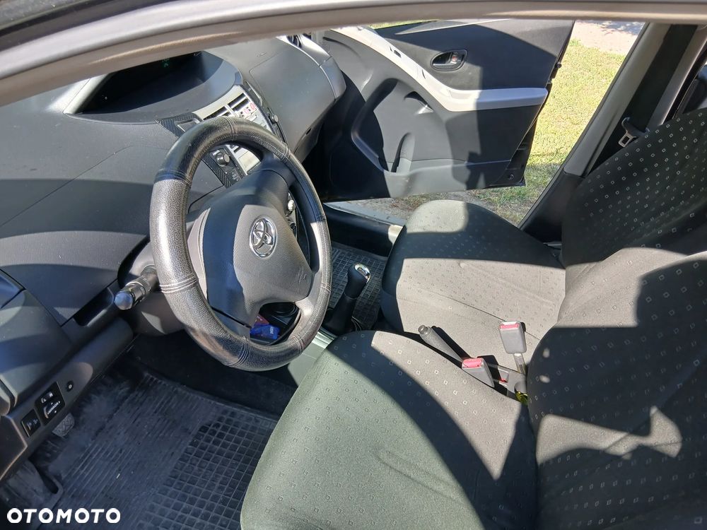 Toyota Yaris 1.3 Luna A/C - 3