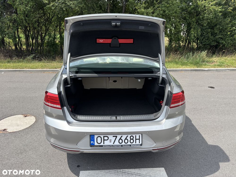 Volkswagen Passat 1.6 TDI BMT Comfortline - 24