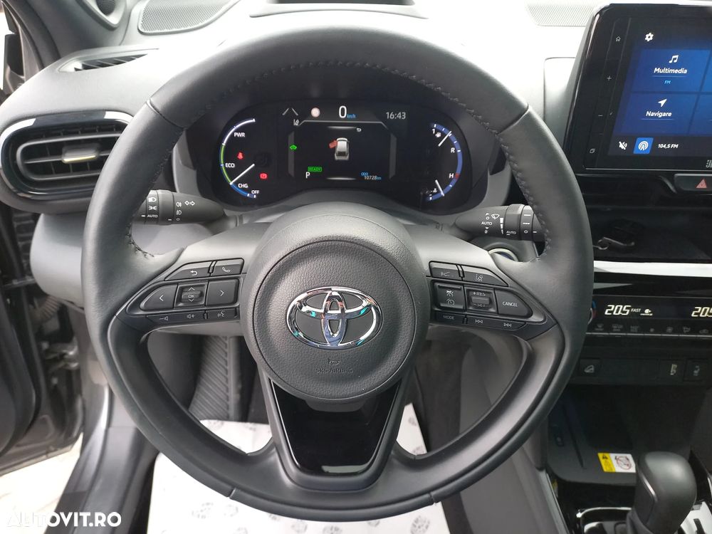 Toyota Yaris Cross 1.5 VVT-i HSD 4x4 Exclusive Adventure - 22