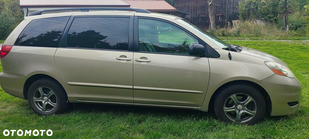 Toyota Sienna - 5