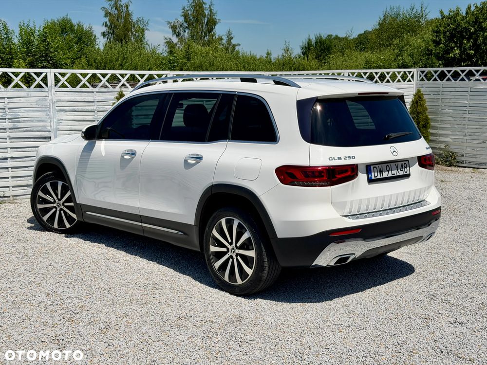 Mercedes-Benz GLB 250 4Matic 8G-DCT - 2