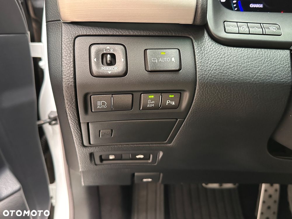 Lexus LS 600h F Sport - 35