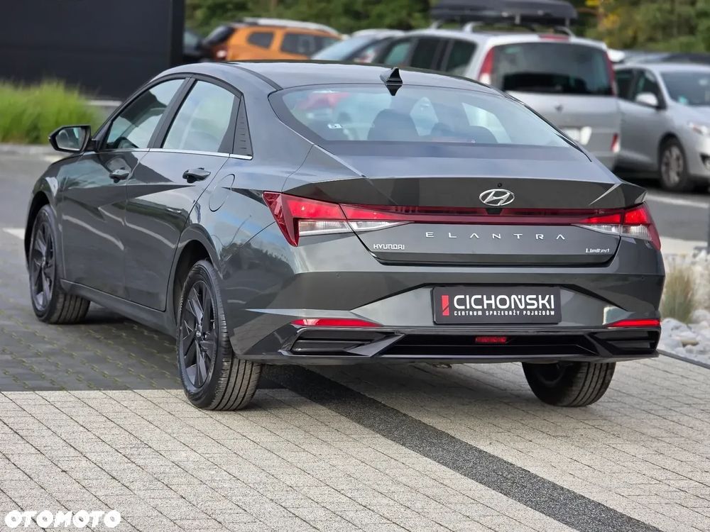 Hyundai Elantra - 13