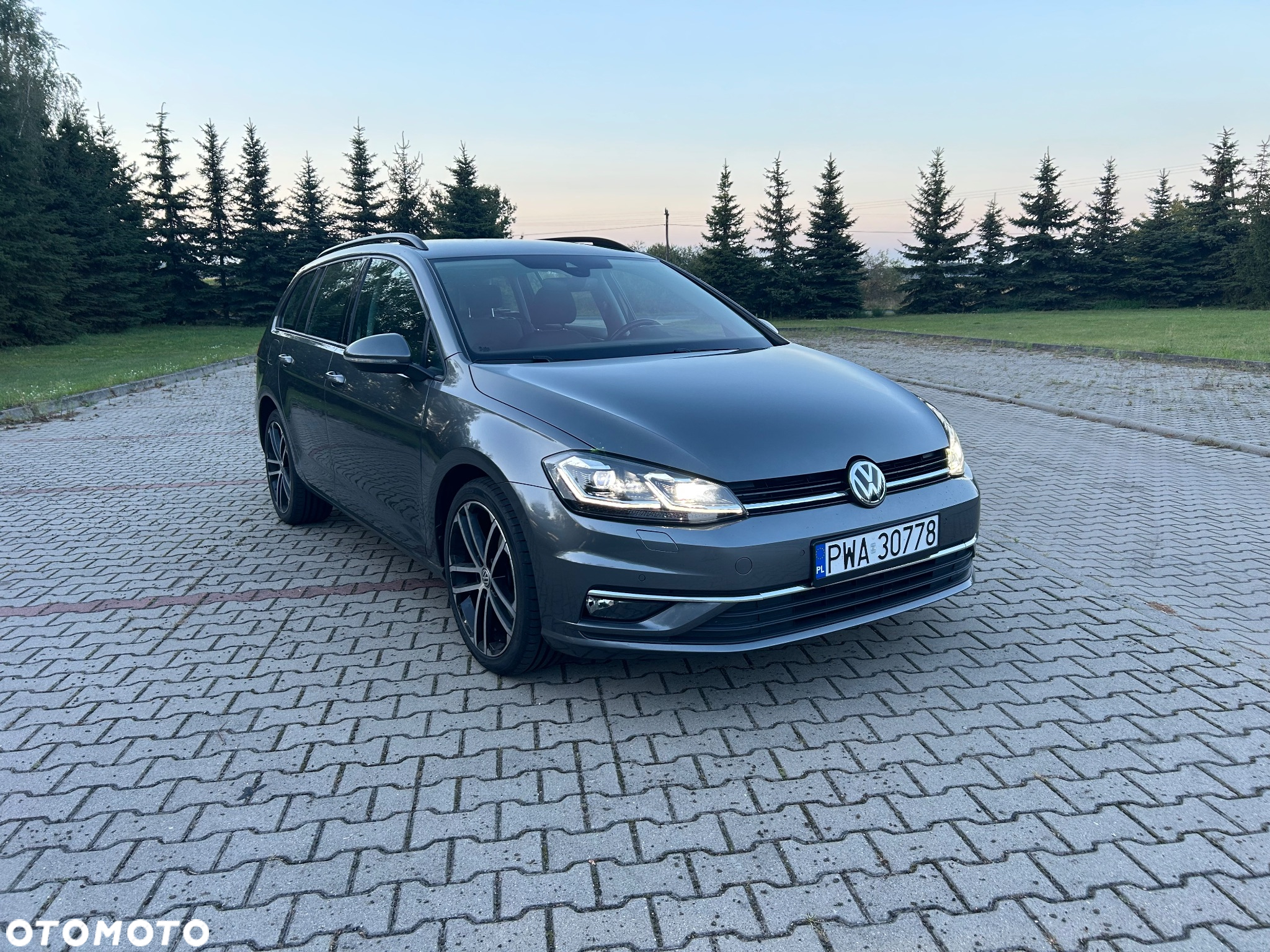 Volkswagen Golf 2.0 BlueTDI DSG Highline - 15