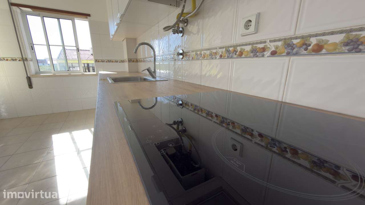 Duplex Semi-Remodelado com Garagem Fechada (196m2) - Grande imagem: 4/38