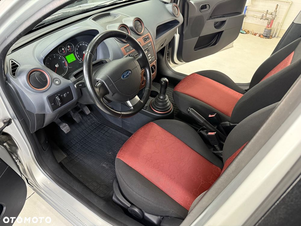 Ford Fiesta 1.3 Silver Magic - 19