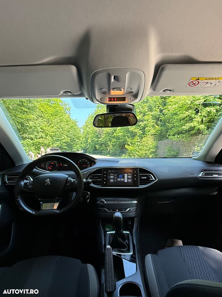 Peugeot 308 1.2 L PureTech Turbo Allure - 6