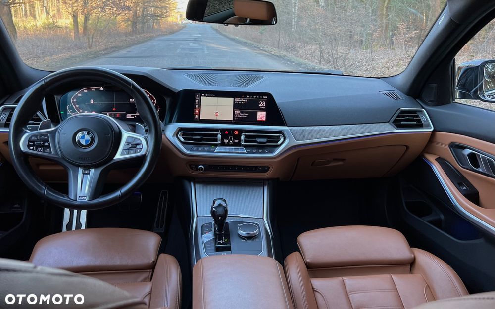 BMW Seria 3 330i xDrive M Sport - 9