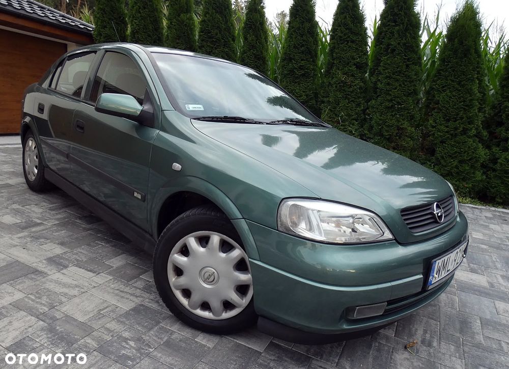 Opel Astra 1.6 Sportive - 29
