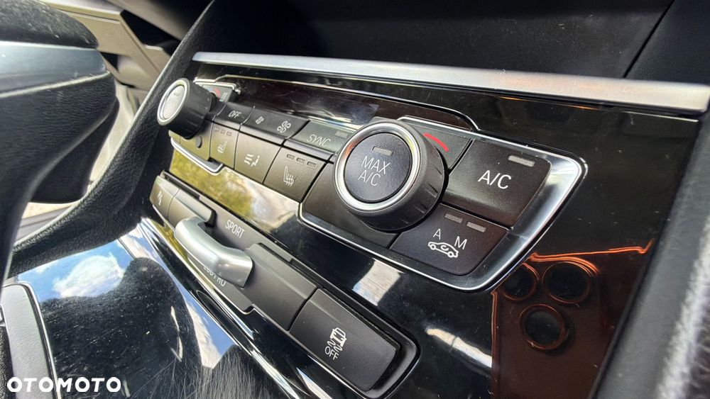 BMW Seria 2 218d - 13