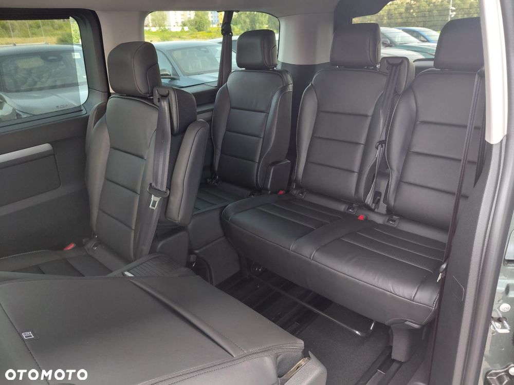 Peugeot Traveller 2.2 BlueHDi Long Business EAT8 - 24