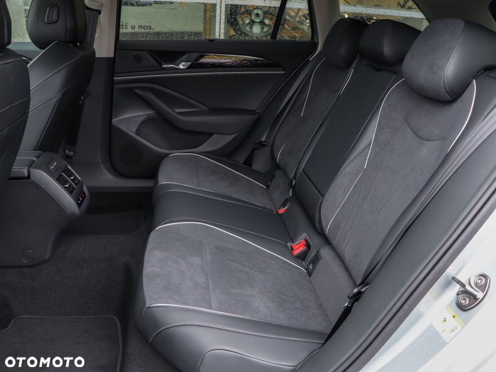 Volkswagen Passat - 13