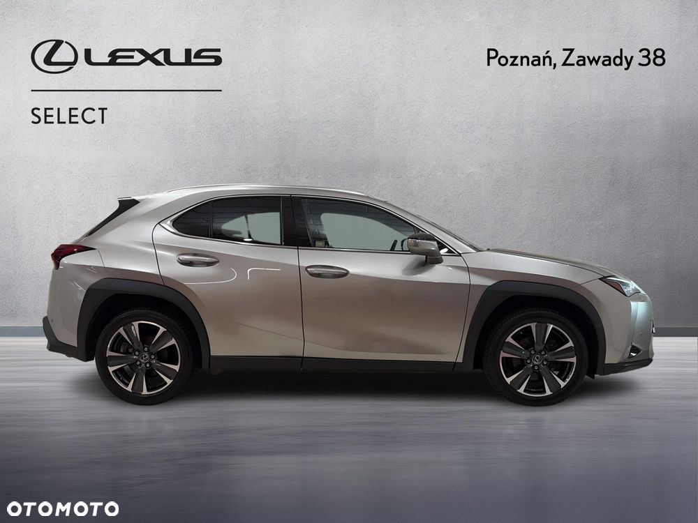 Lexus UX - 4