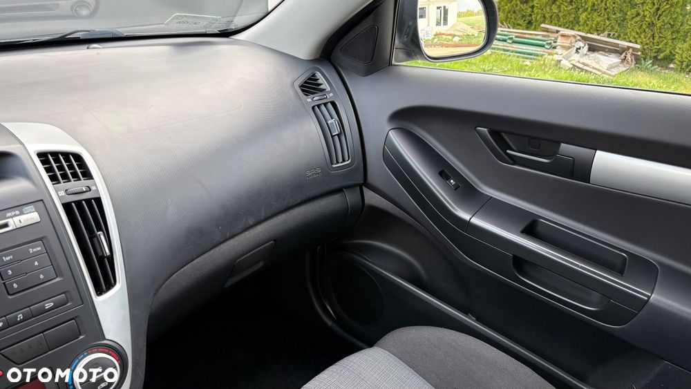 Kia Ceed 1.6 CRDi ISG Vision - 14