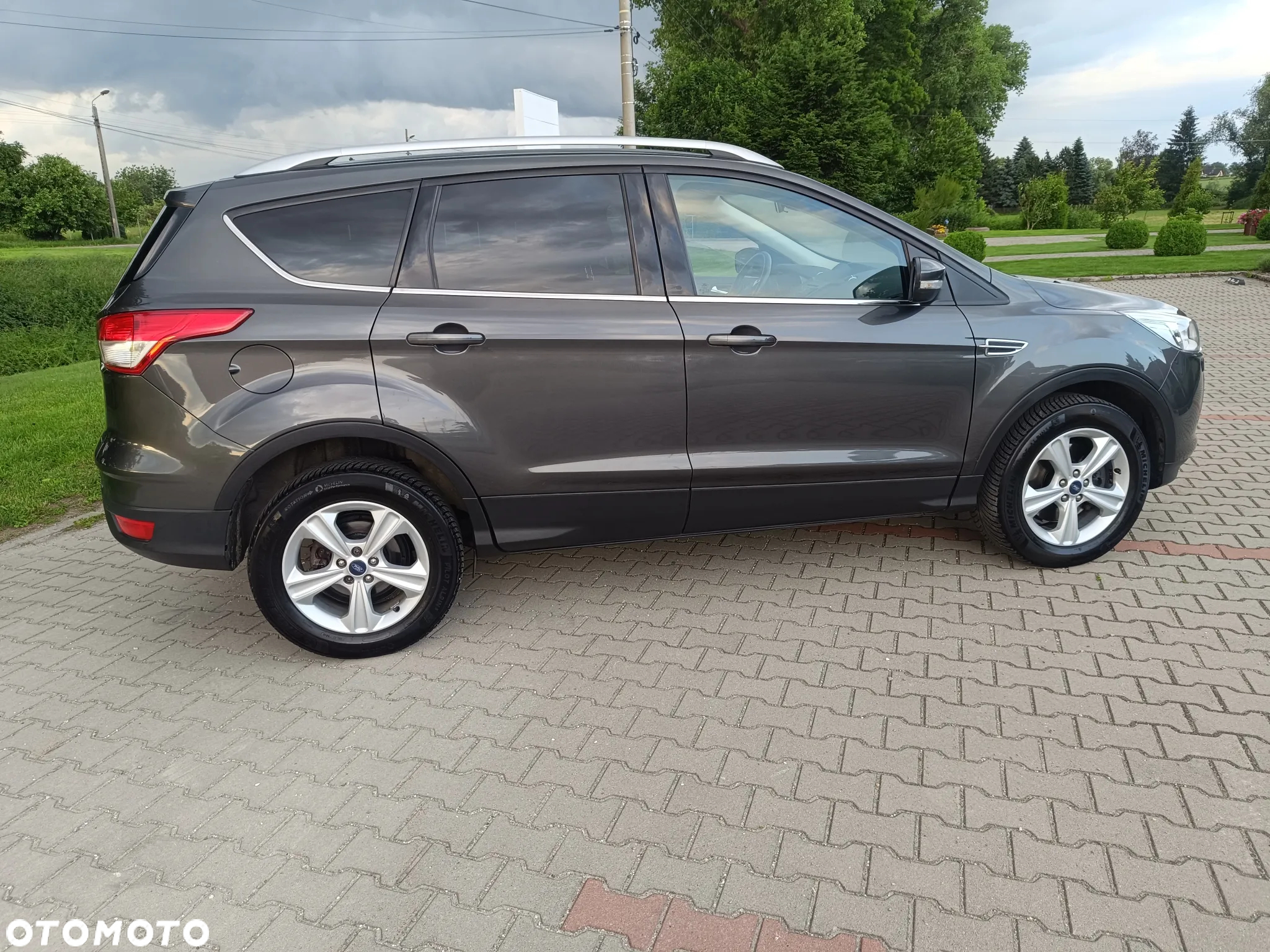 Ford Kuga 2.0 TDCi 2x4 Titanium - 5