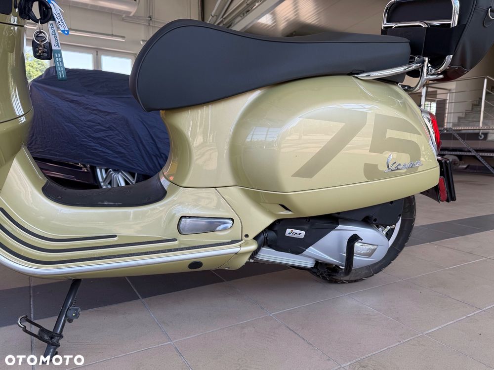 Vespa GTS - 9