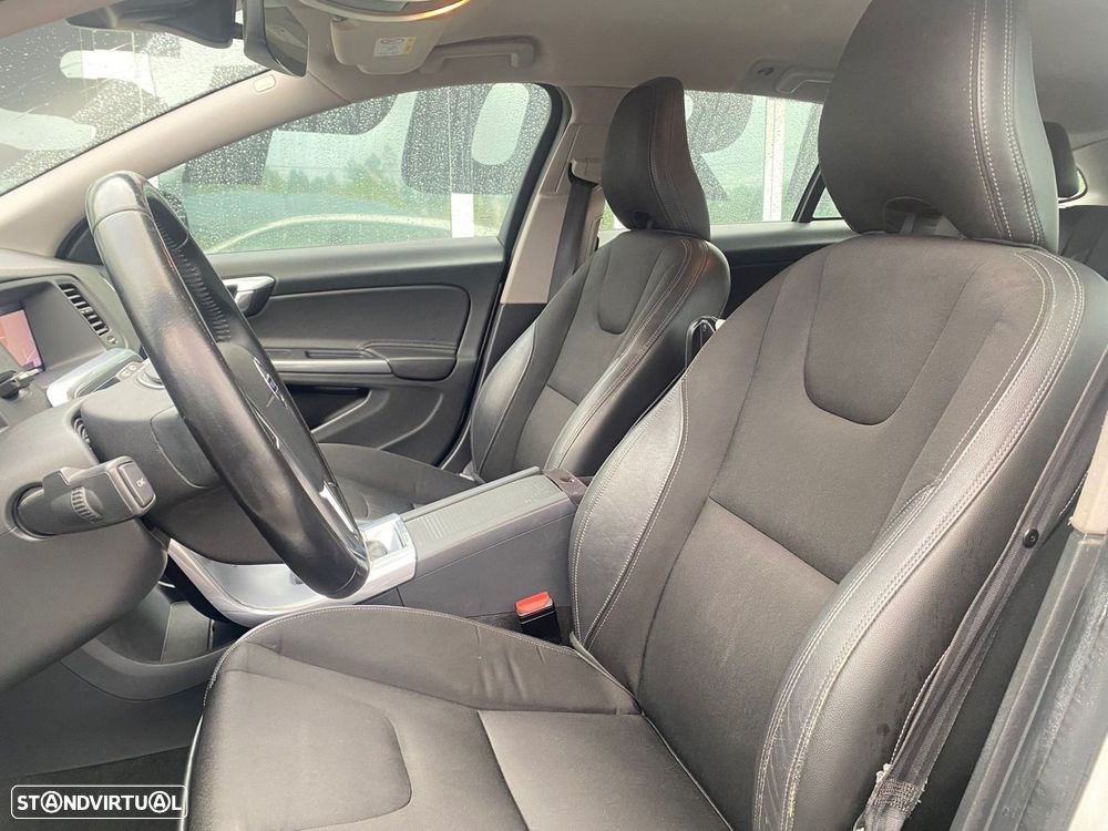 Volvo V60 Cross Country 2.0 D4 Momentum Geartronic - 9