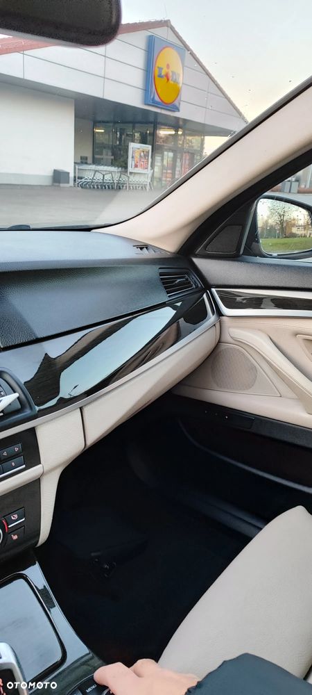 BMW Seria 5 525d xDrive - 21