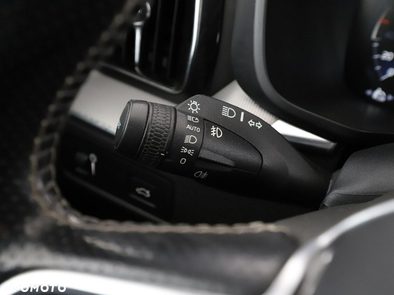 Volvo XC 60 D4 AWD Geartronic RDesign - 33