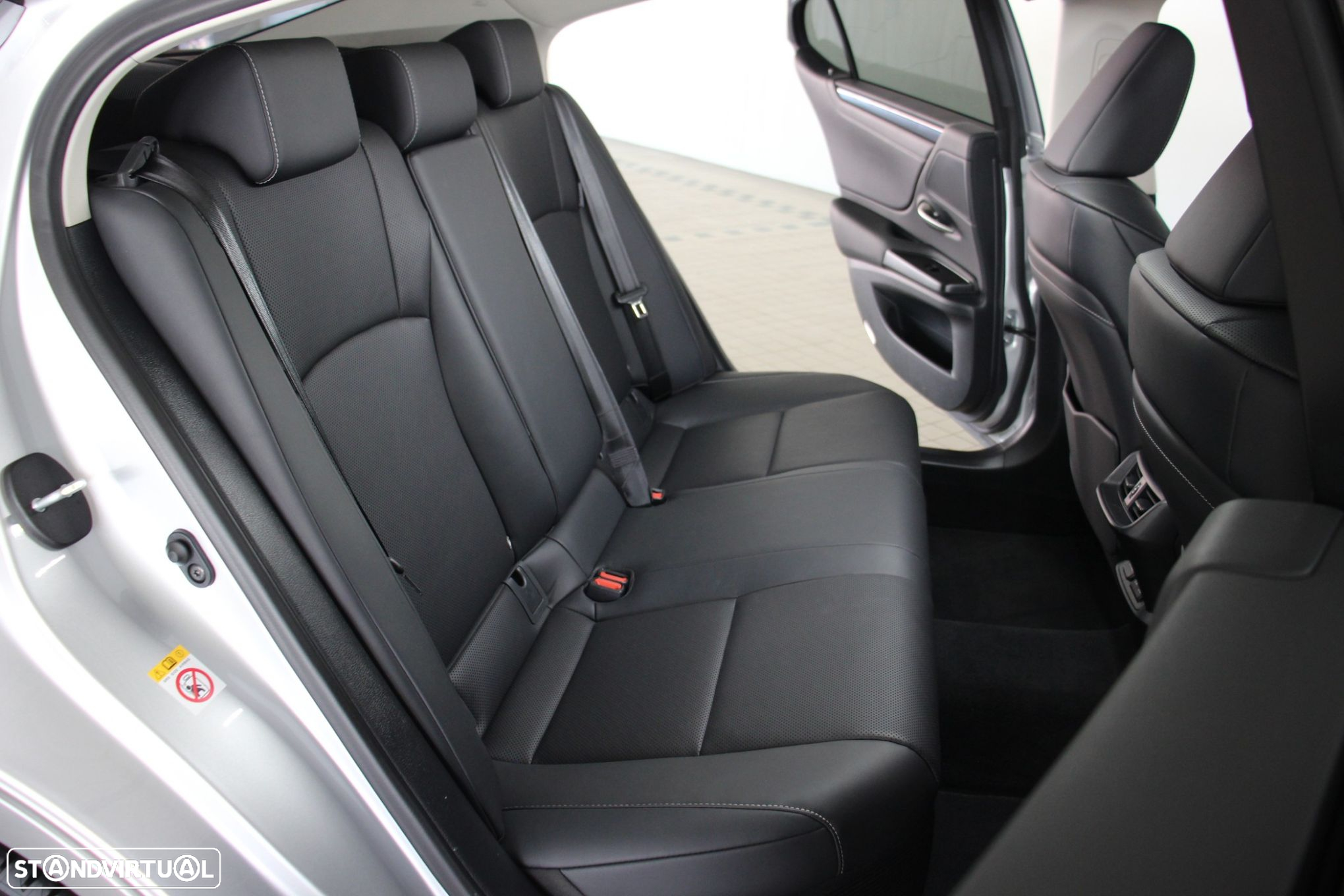 Lexus ES 300h - 13