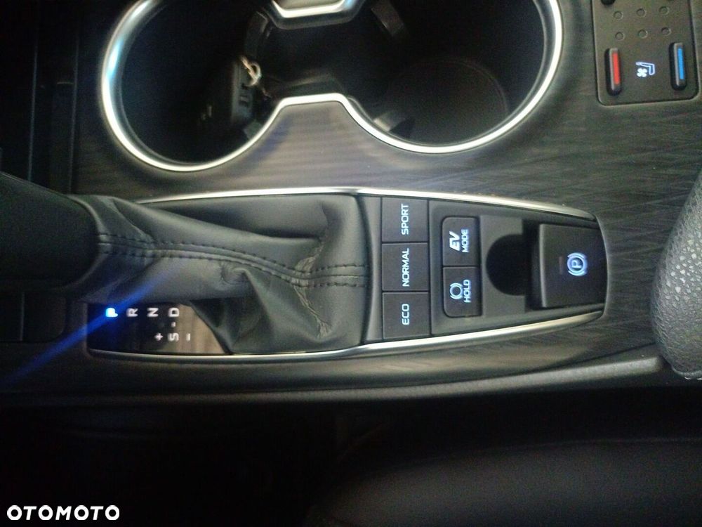 Toyota Camry 2.5 Hybrid Executive CVT - 14