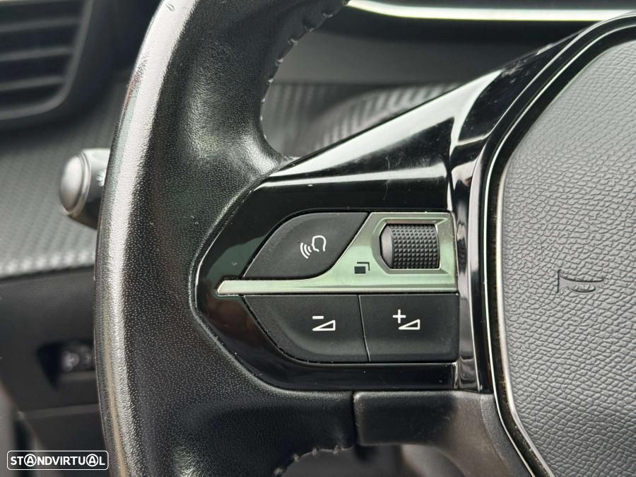 Peugeot e-2008 50 kWh GT Pack - 16