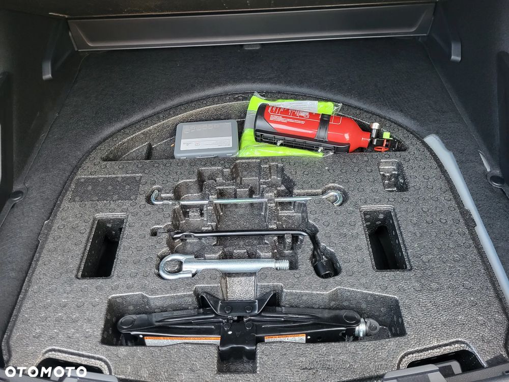 Toyota Corolla 1.8 Hybrid Style - 28