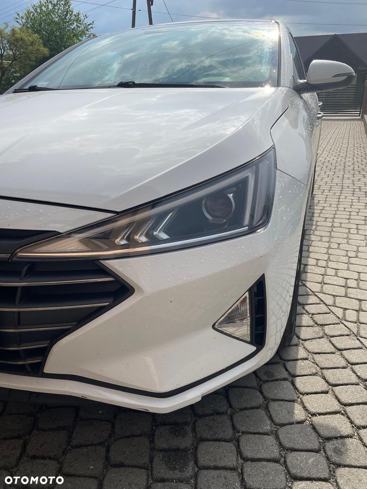 Hyundai Elantra 1.6 Comfort - 4