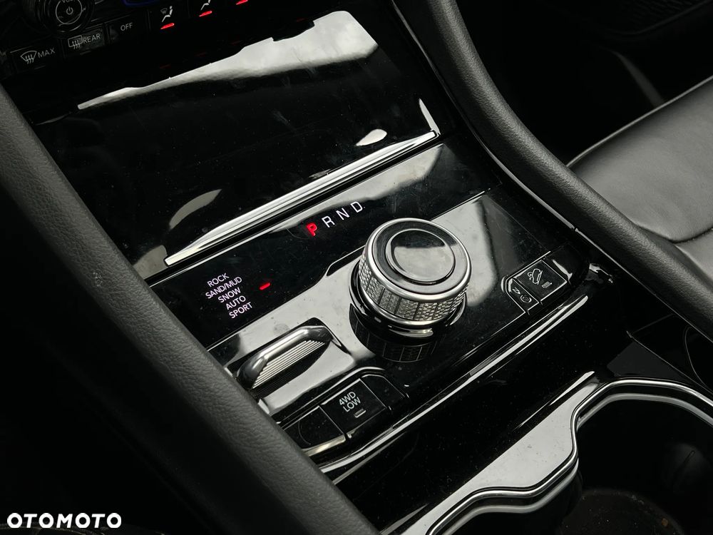 Jeep Grand Cherokee - 28