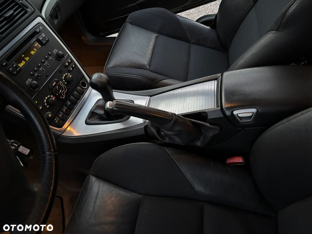 Volvo S60 2.4D Momentum - 25