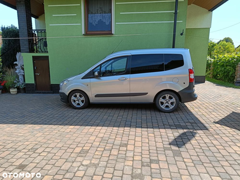 Ford Transit Courier - 11