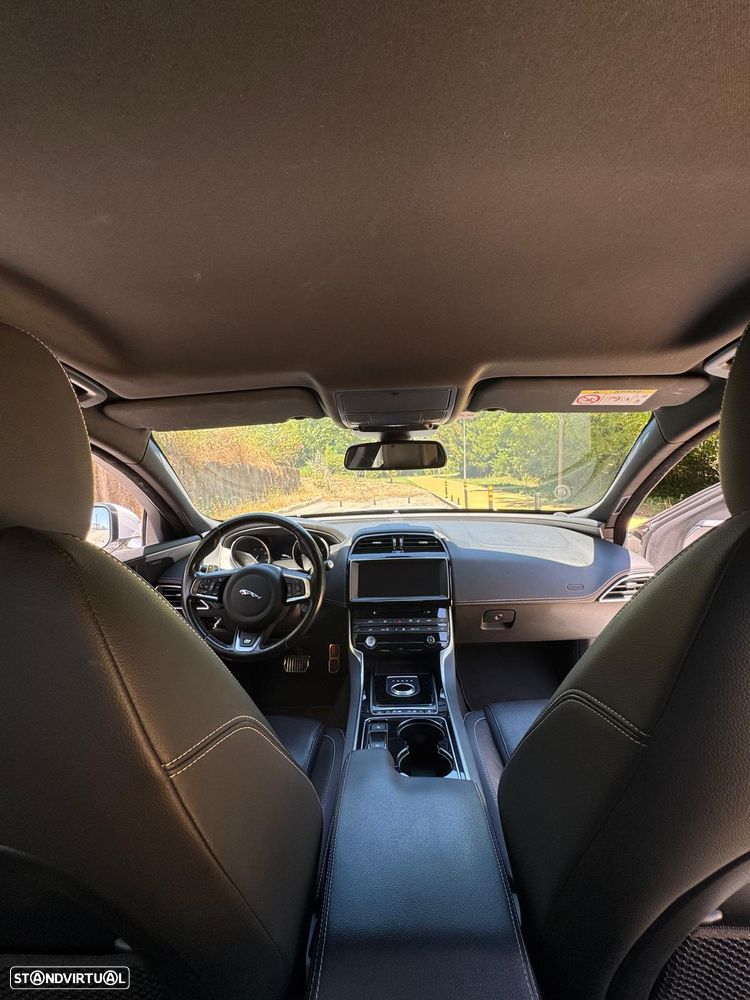 Jaguar XE 20d AWD Aut. R-Sport - 12