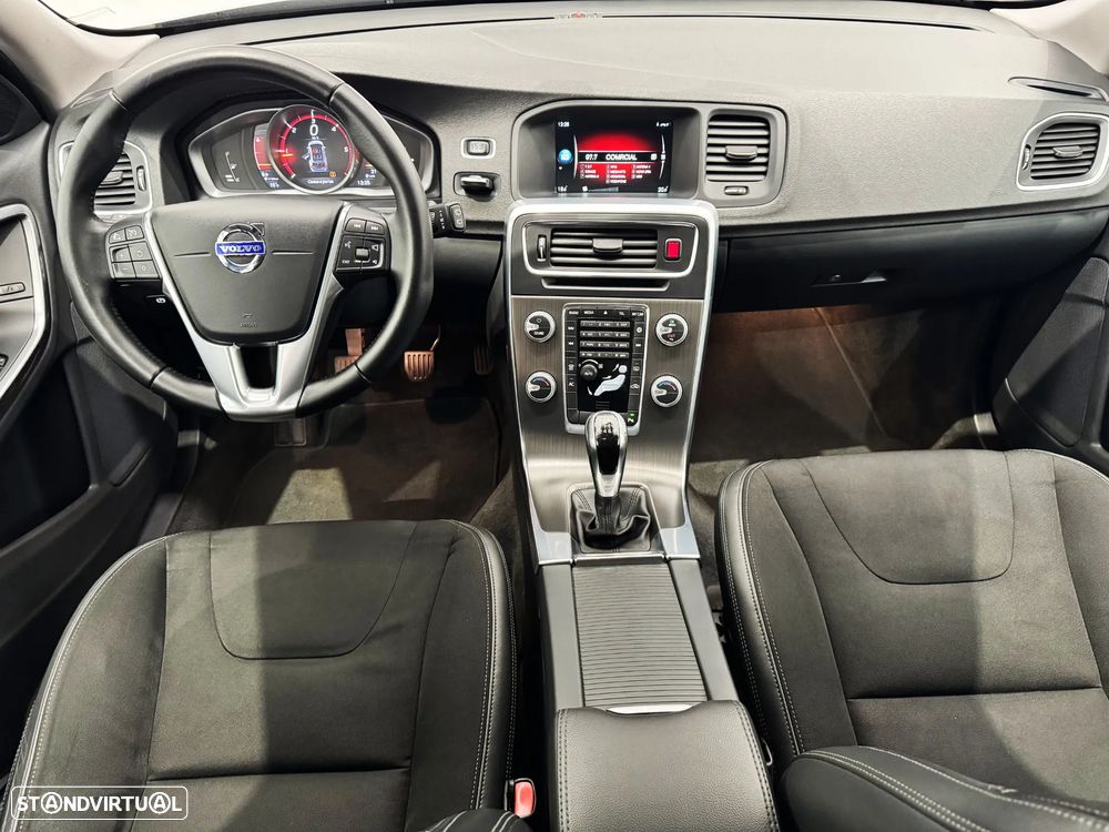 Volvo V60 Cross Country 2.0 D3 Summum - 20