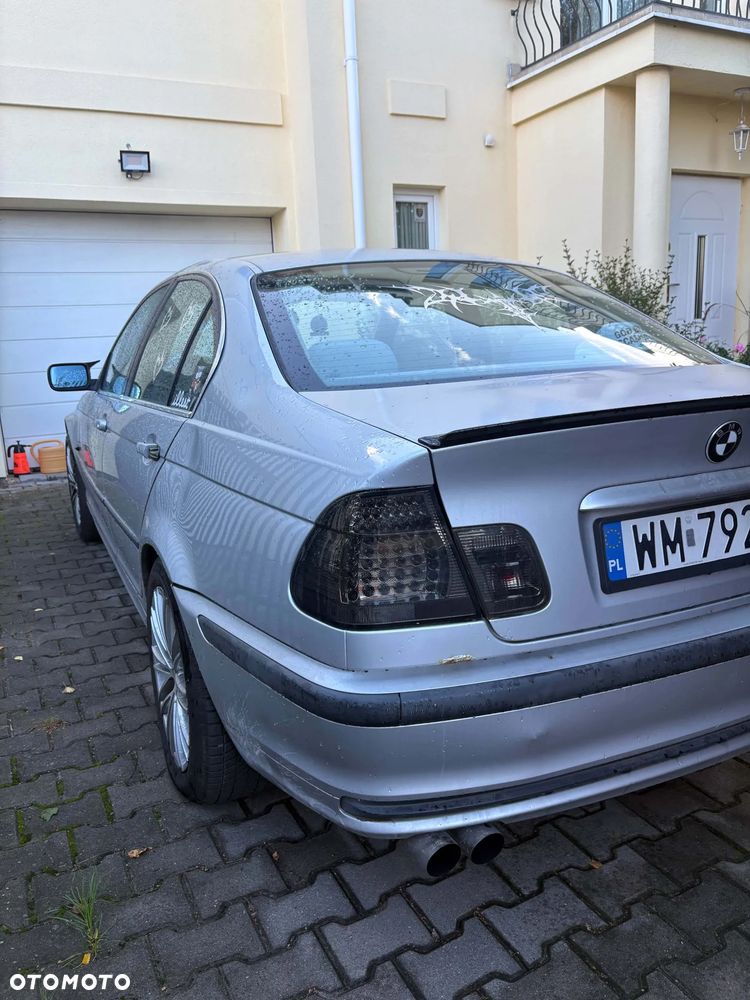 BMW Seria 3 323i - 4
