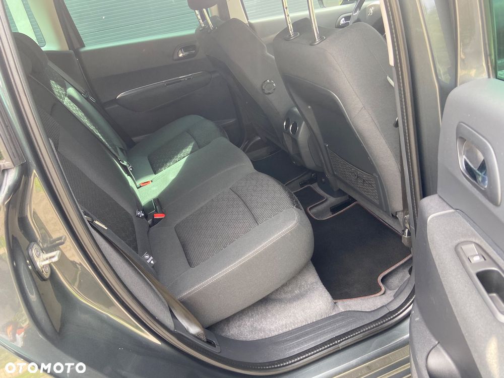 Peugeot 3008 1.6 BlueHDi Style S&S - 23