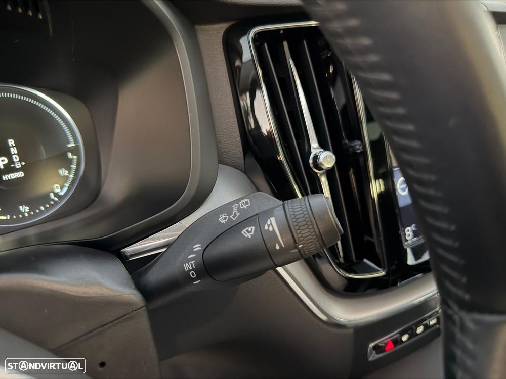 Volvo XC 60 2.0 T8 PHEV Momentum AWD - 29