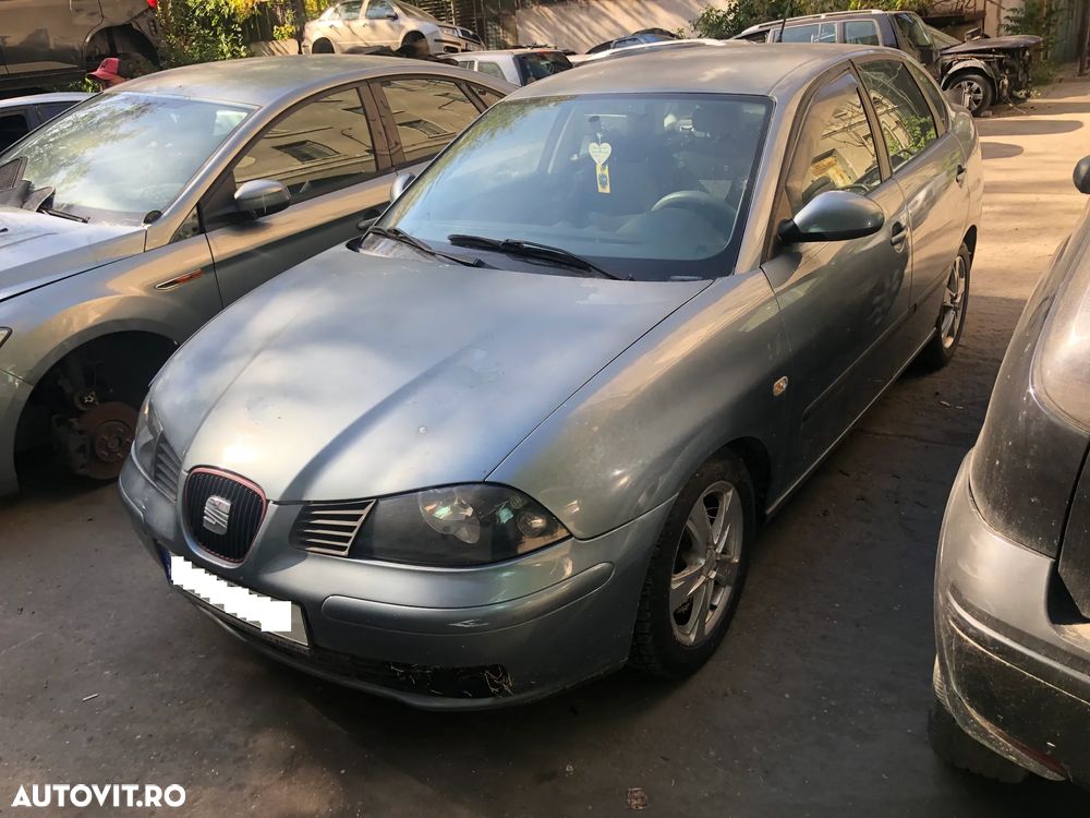 Dezmembrez Seat Cordoba 1,4 benzina 2005 gri inchis - 1