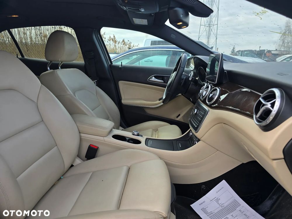 Mercedes-Benz GLA - 11