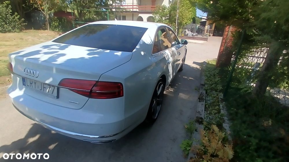 Audi A8 4.2 TDI DPF (clean diesel) quattro tiptronic - 32