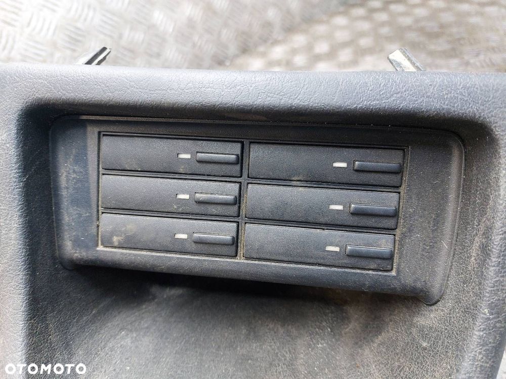 TUNEL ŚRODKOWY SCHOWEK NA KASETY VOLKSWAGEN GOLF III 1H1863243 - 5