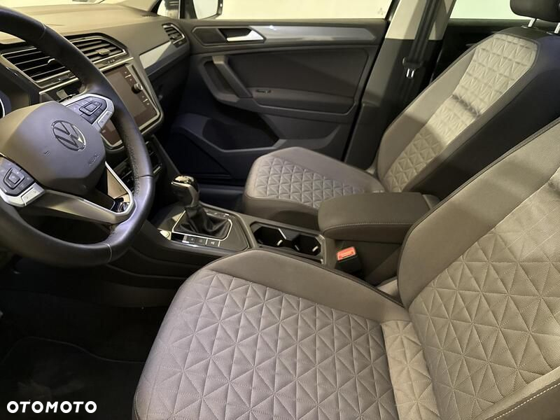 Volkswagen Tiguan - 11